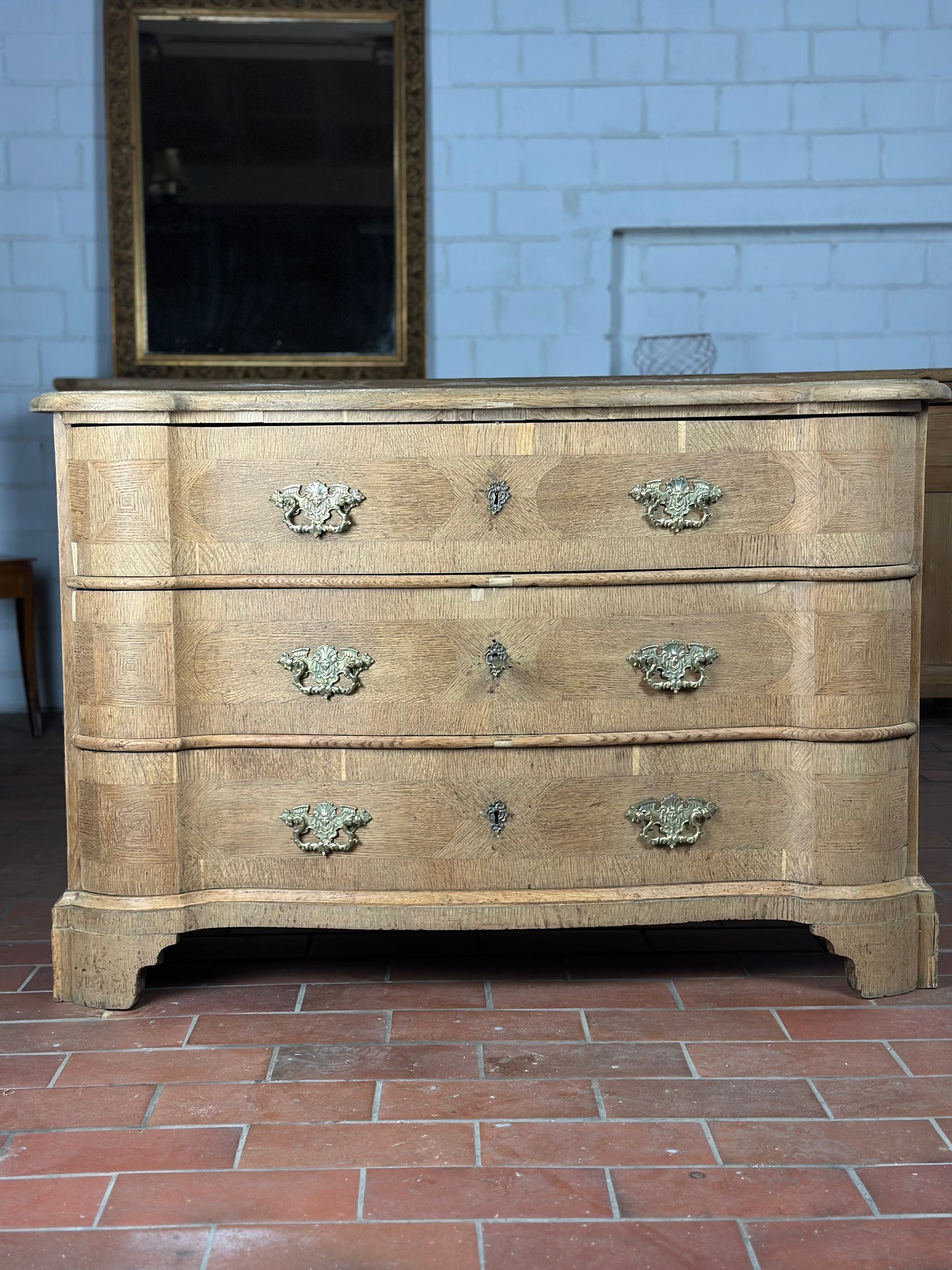 Original Barock-Kommode aus Eiche, ca. 1760, aus Hessen. Restauriert, unbehandelte Oberfläche – ideal für Antikliebhaber und Individualisten.