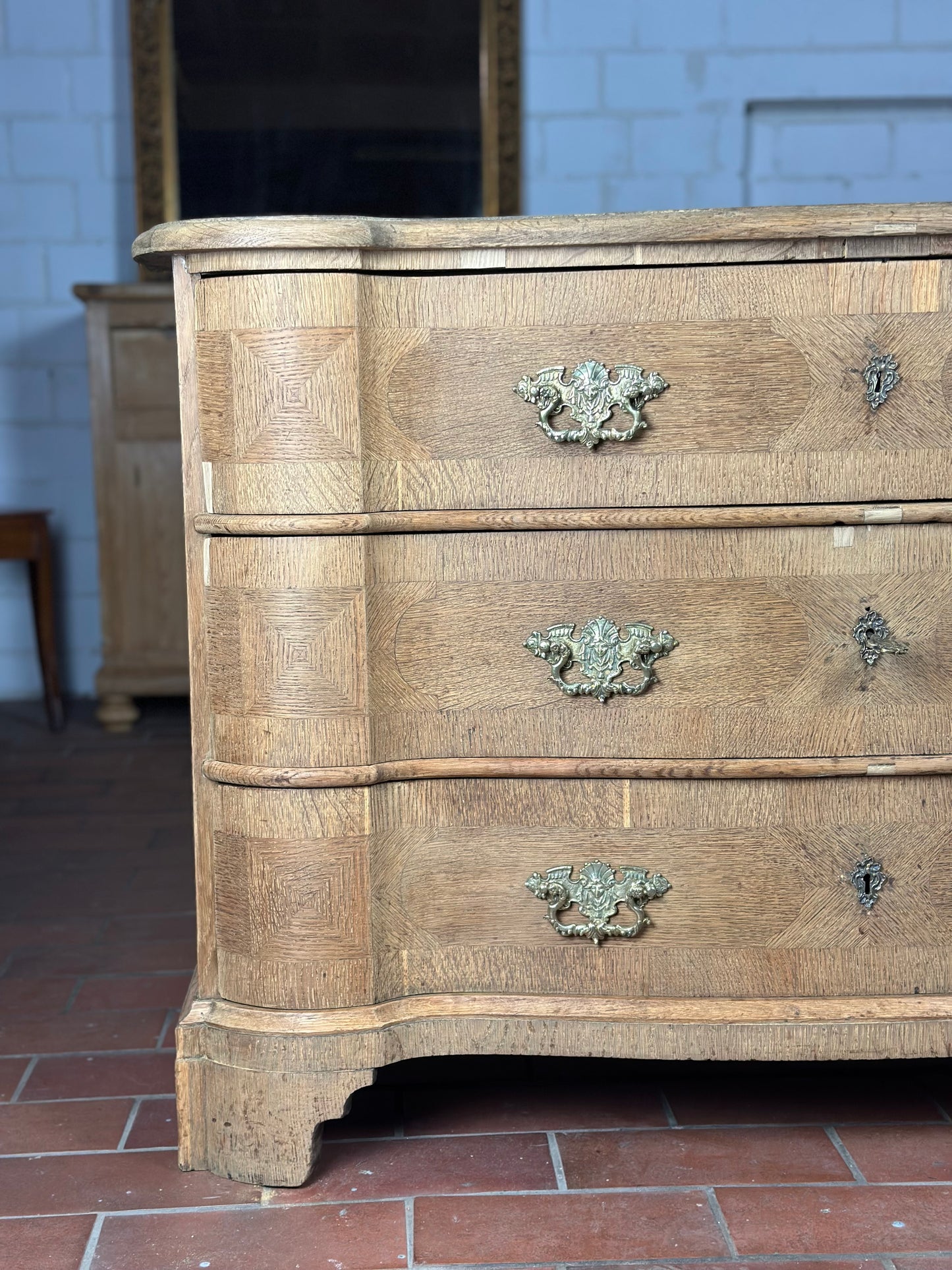 Original Barock-Kommode aus Eiche, ca. 1760, aus Hessen. Restauriert, unbehandelte Oberfläche – ideal für Antikliebhaber und Individualisten.