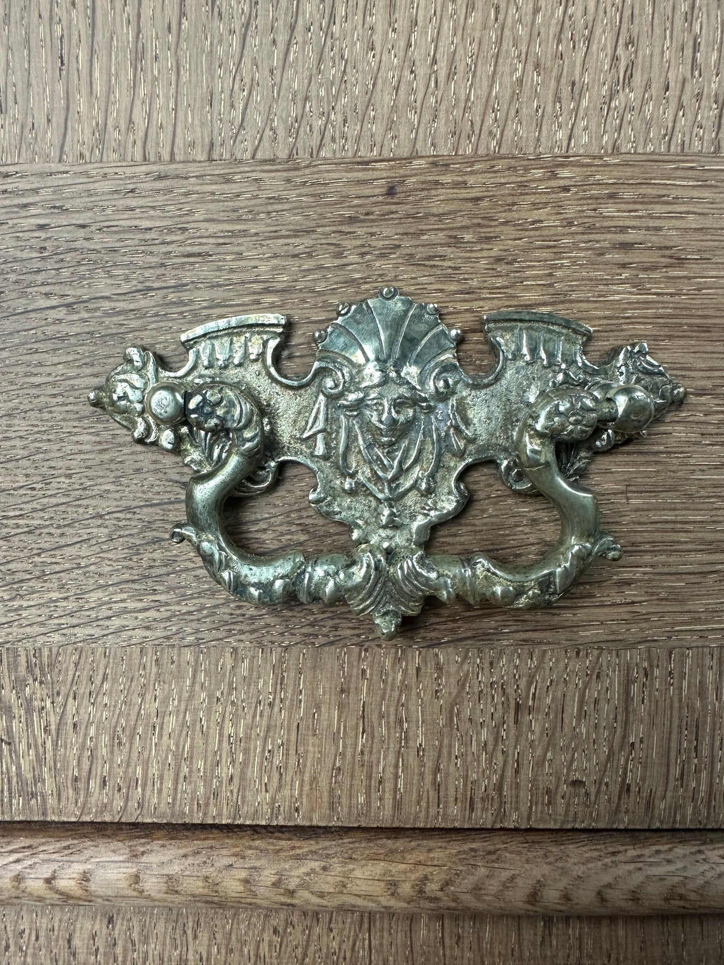 Original Barock-Kommode aus Eiche, ca. 1760, aus Hessen. Restauriert, unbehandelte Oberfläche – ideal für Antikliebhaber und Individualisten.