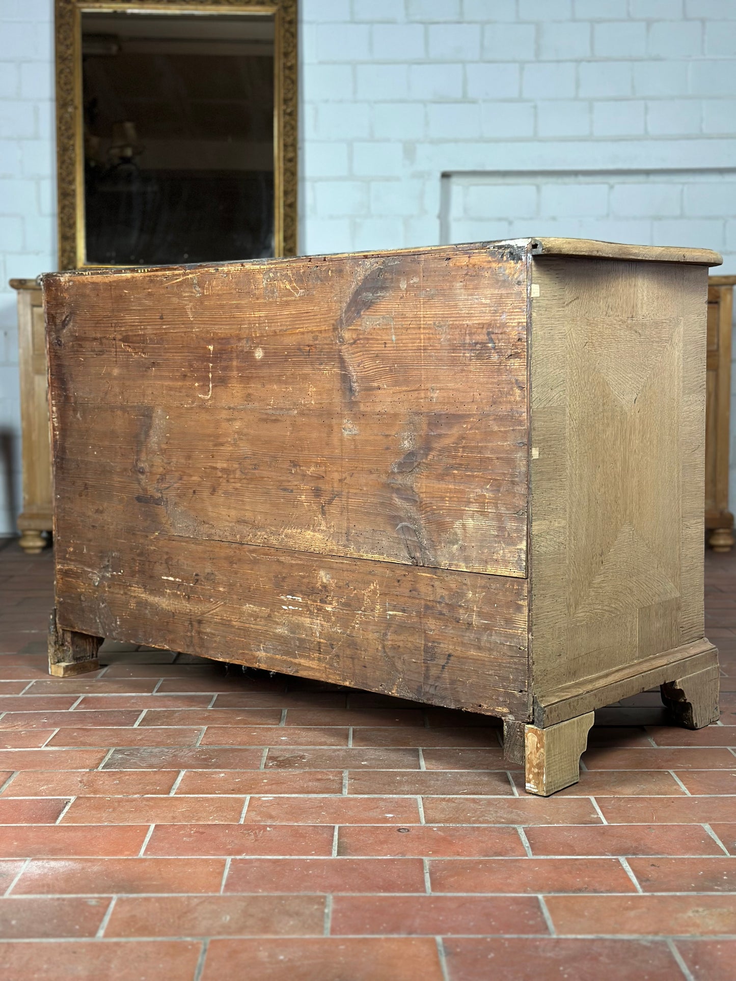 Original Barock-Kommode aus Eiche, ca. 1760, aus Hessen. Restauriert, unbehandelte Oberfläche – ideal für Antikliebhaber und Individualisten.