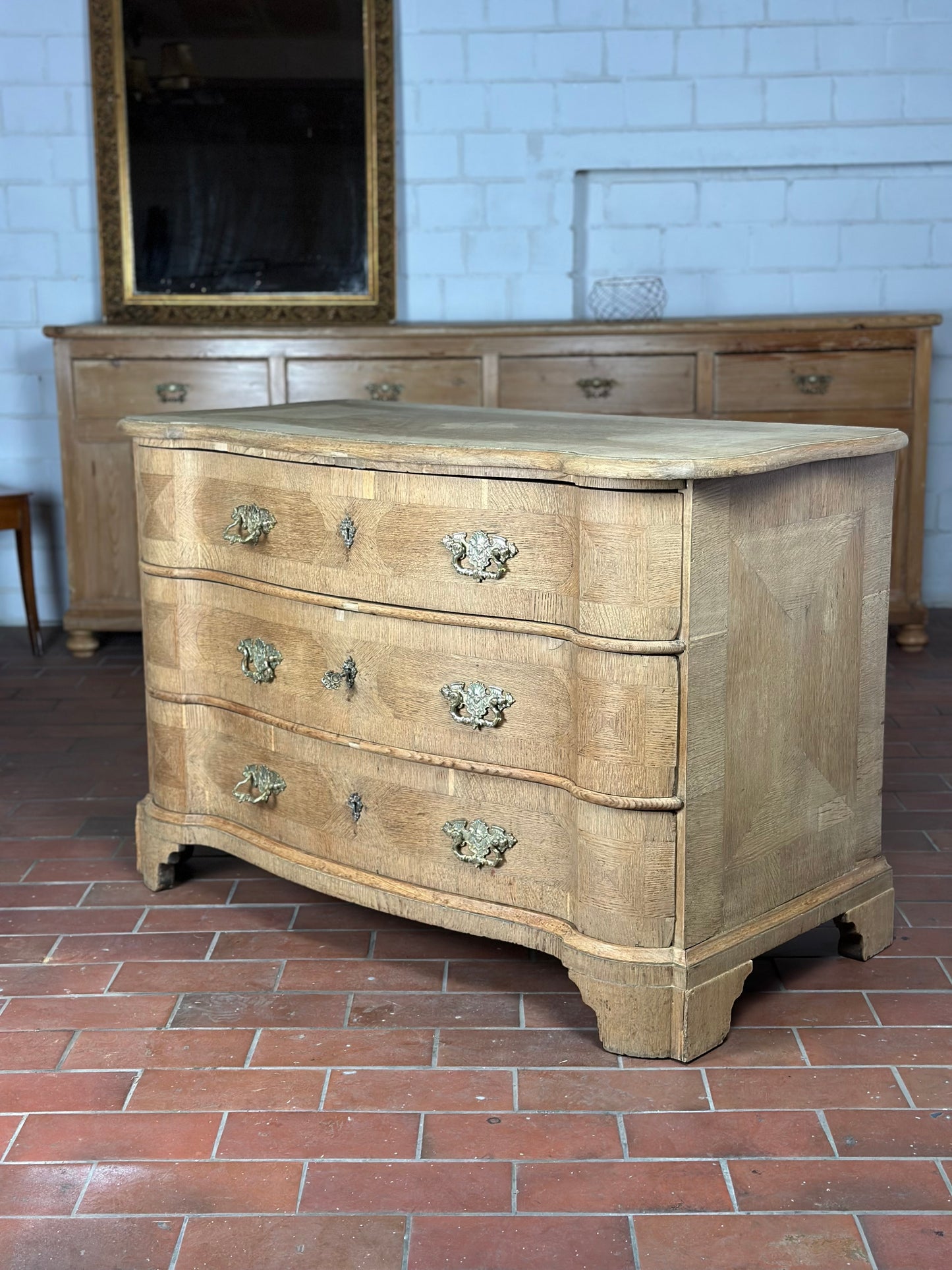 Original Barock-Kommode aus Eiche, ca. 1760, aus Hessen. Restauriert, unbehandelte Oberfläche – ideal für Antikliebhaber und Individualisten.