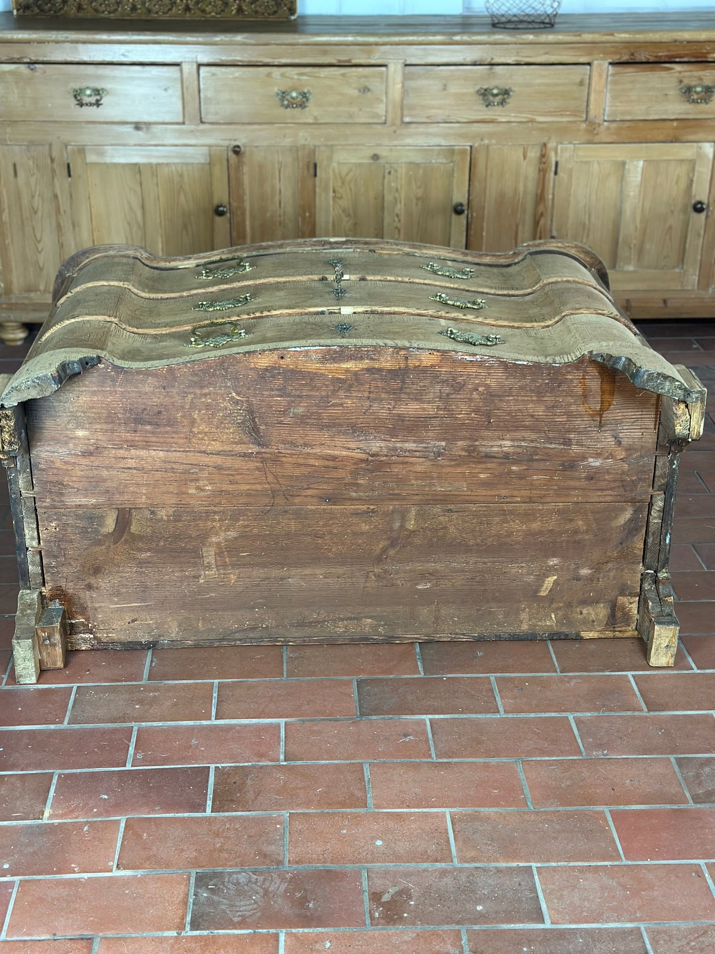 Original Barock-Kommode aus Eiche, ca. 1760, aus Hessen. Restauriert, unbehandelte Oberfläche – ideal für Antikliebhaber und Individualisten.